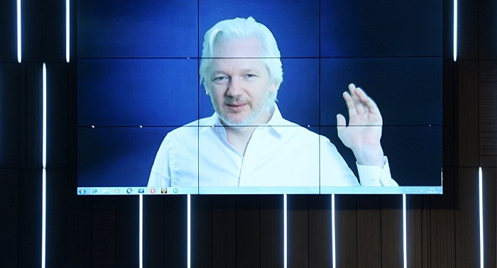 US Senator warns Trump, Americans against listening to WikiLeaks Founder Assange